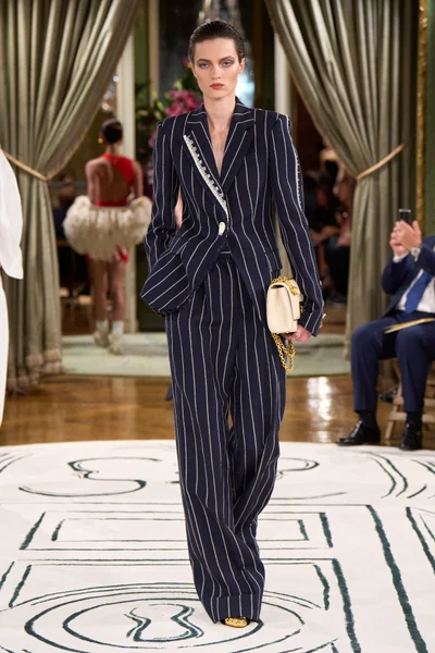 Look 24
